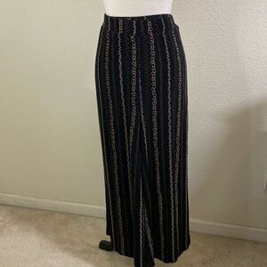 Chicos Travelers Black Stretch Pants With Gold‎ Geometric Print